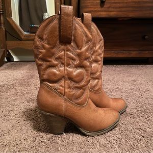 Women size 7 high heel Cowboy style boots